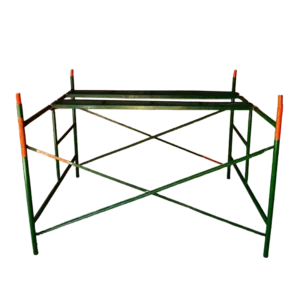 Andamio tubular para acceso seguro y trabajo en altura en proyectos de construcción, mantenimiento e industria.